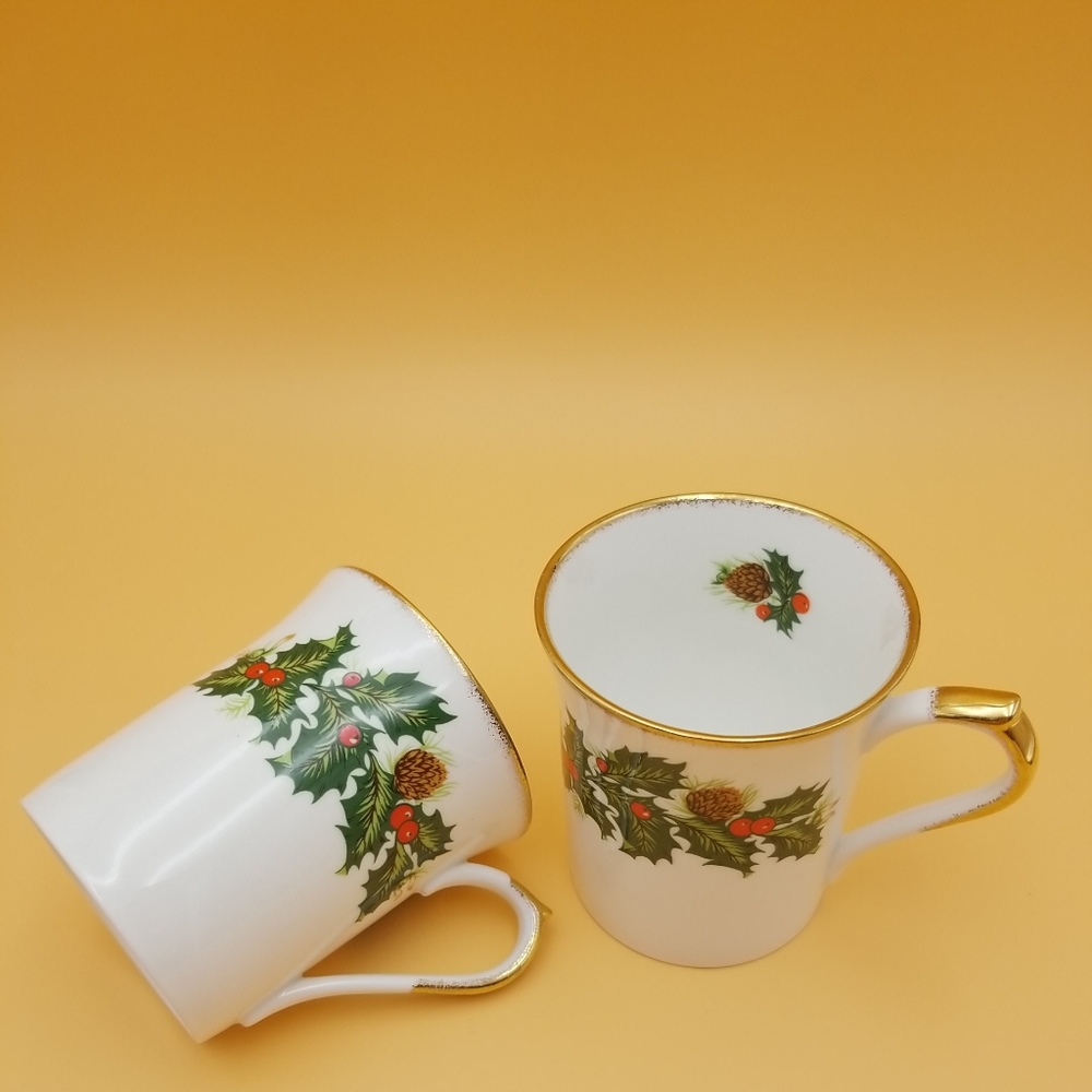 2 QUEEN'S ROSINA ENGLAND Vintage Fine Bone China Coffee / Tea Mugs YULETIDE